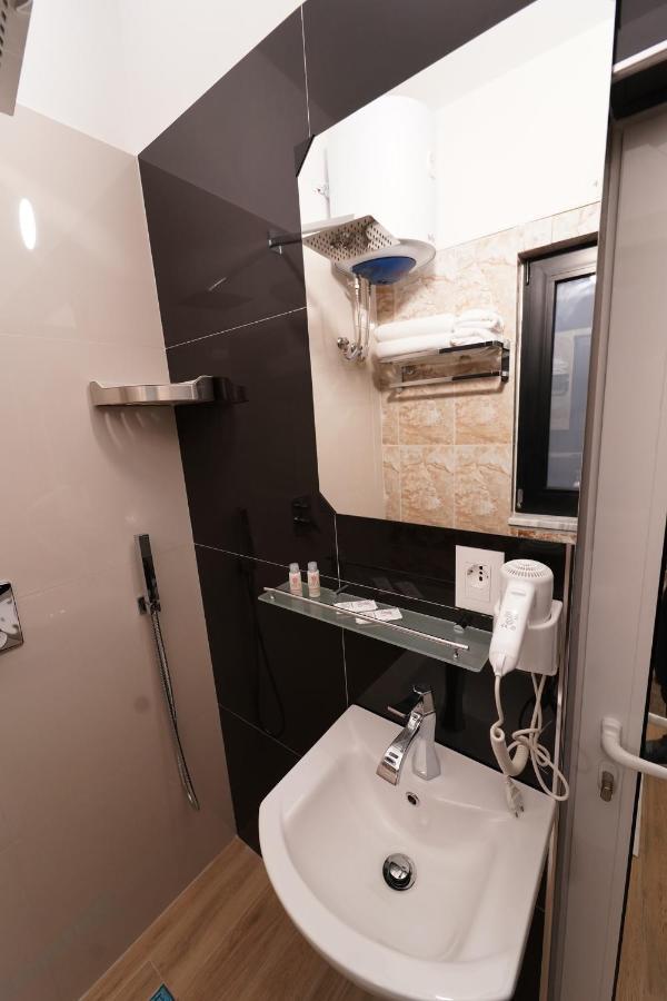 Sr99 Hotel Tiran Dış mekan fotoğraf